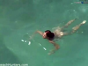 Seks na nudo plaži